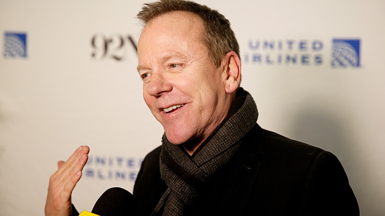 Kiefer Sutherland speaking into a microphone