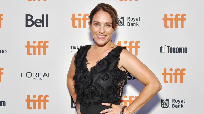 Amy Jo Johnson posing in front of cameras