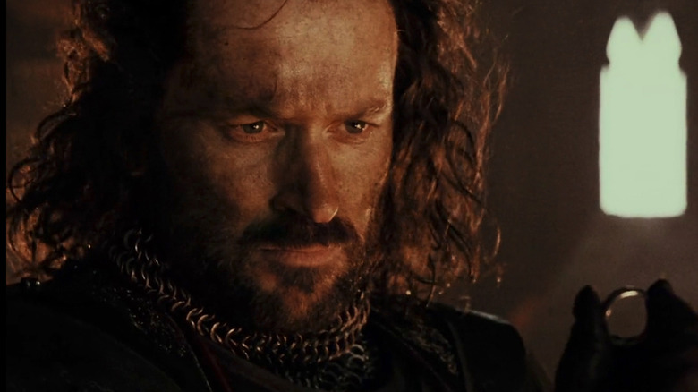 Isildur looking at the Ring