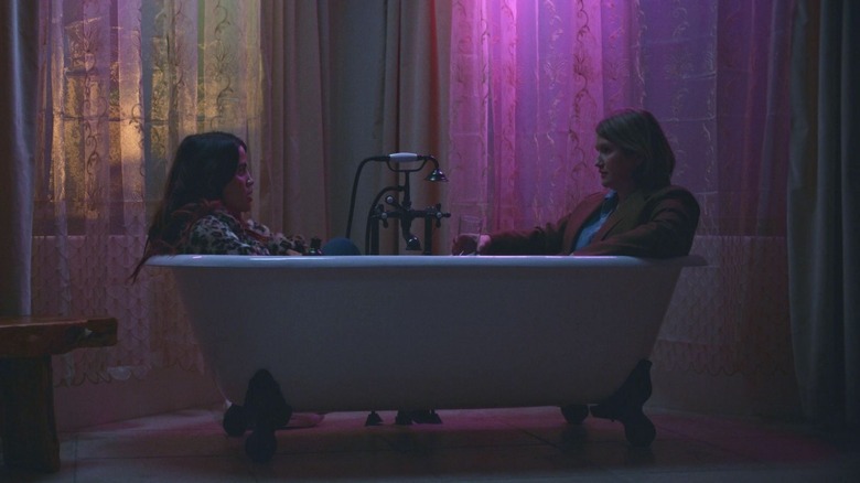 Jennifer and Vanessa sitting in a bathtub in I'm Totally Fine