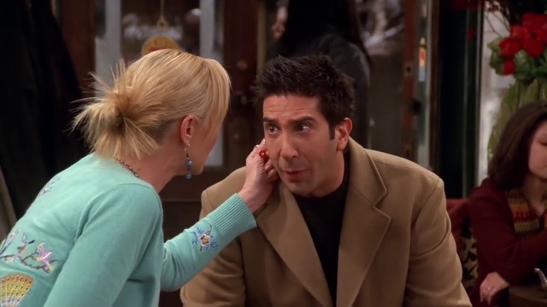 Phoebe threatens Ross