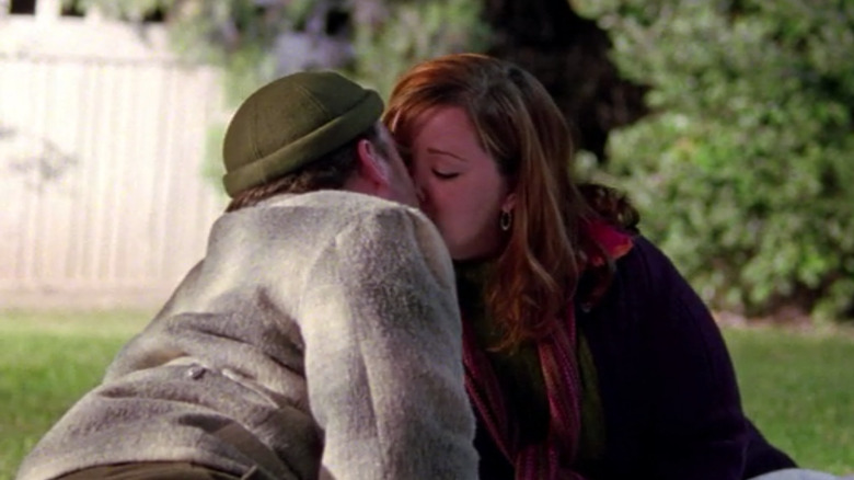 Sookie and Jackson kiss at picnic Gilmore Girls