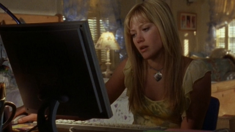 Lizzie McGuire at computer