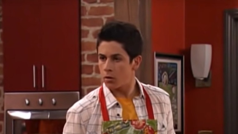 David Henrie is not invisible in Wizards of Waverly Place