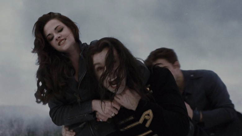 Bella strangling Aro