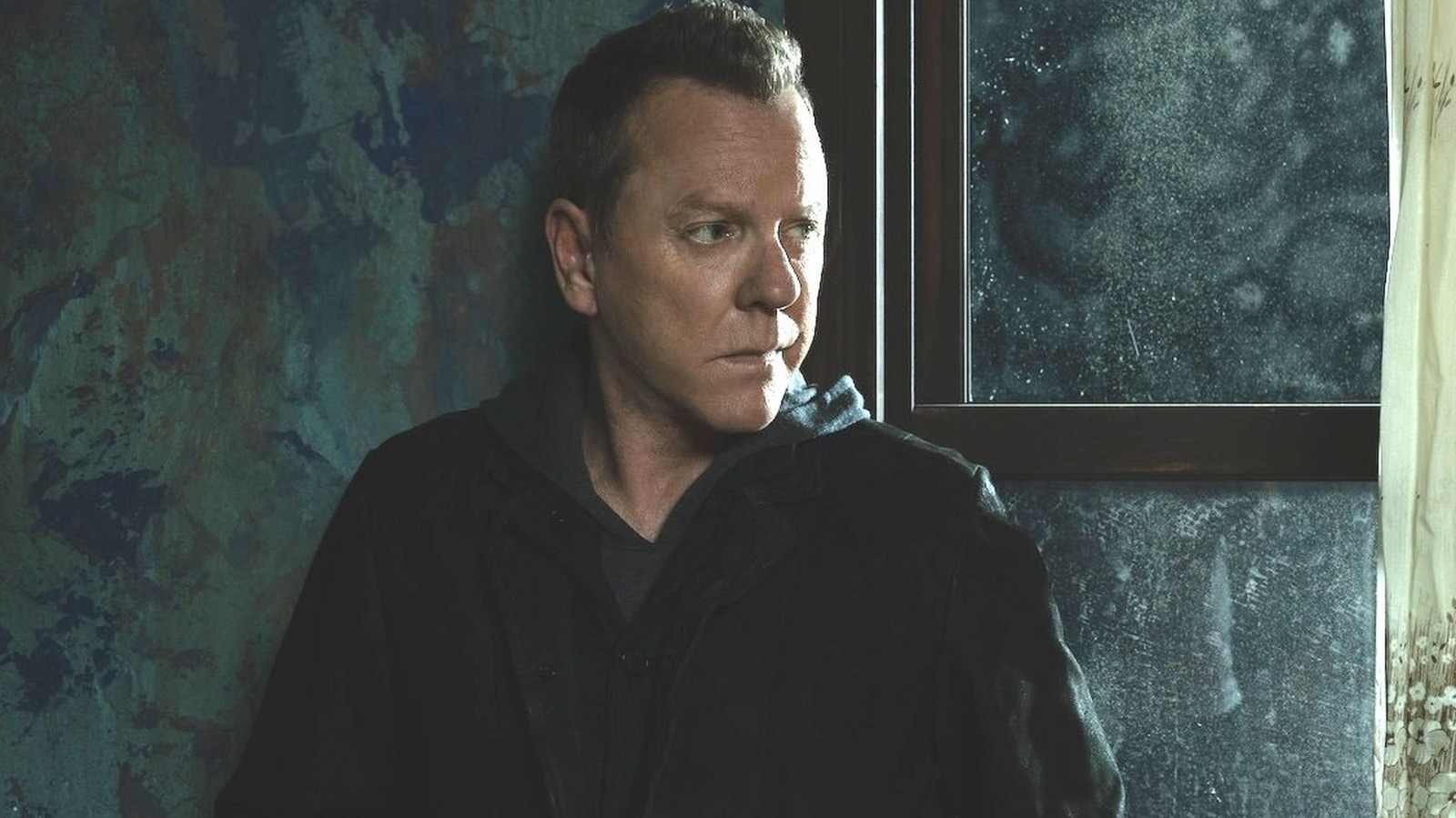 Estrelada por Kiefer Sutherland, 'Rabbit hole' não se sustenta