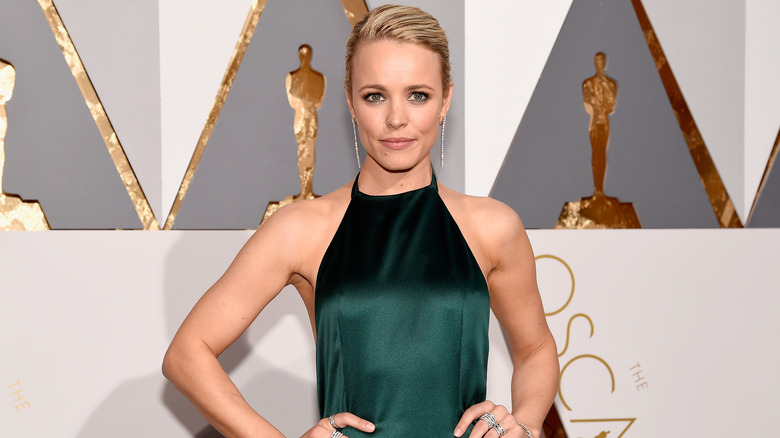 Rachel McAdams posing at Oscars 