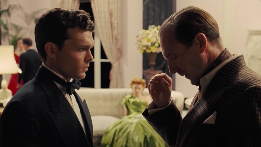 Ralph Fiennes and Alden Ehrenreich in Hail Caesar