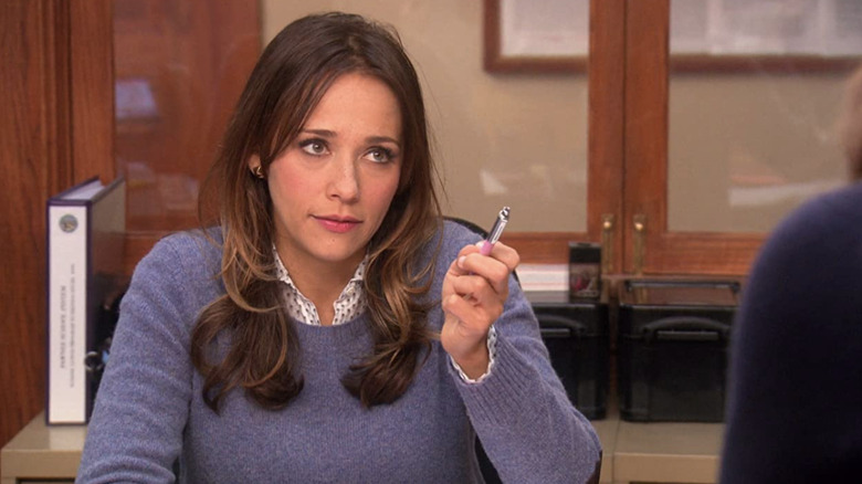 Rashida Jones points pen