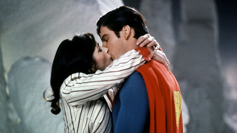 Superman and Lois Lane kiss