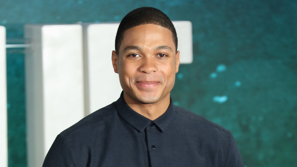 ray fisher red carpet