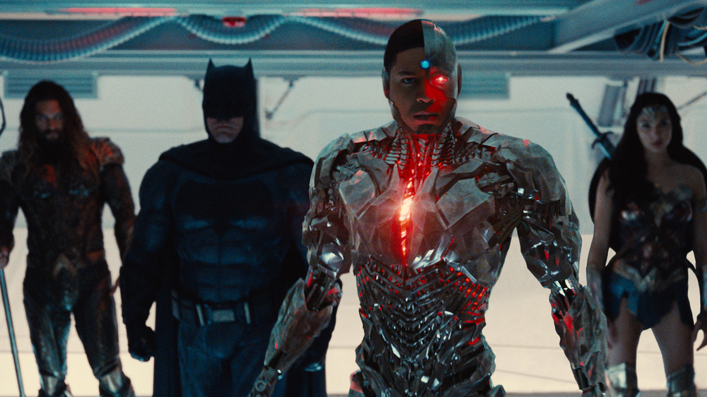 Cyborg and the Justice League prepare for battle