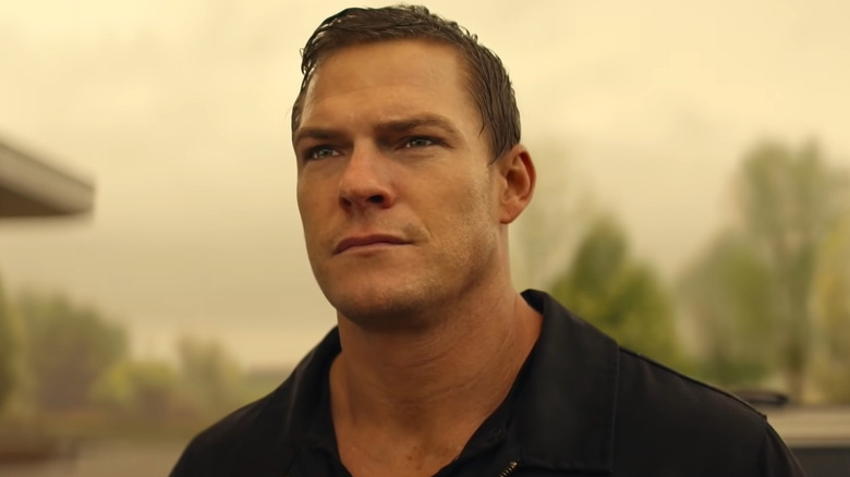 Reacher: Alan Ritchson Says Gaining Weight For The Role Was Like A ...