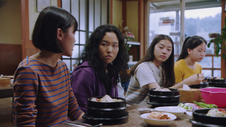 Tena, Freddie and her half-sisters eat at a table