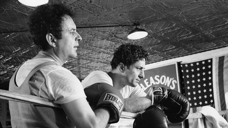 Robert De Niro and Joe Pesci in a boxing ring 