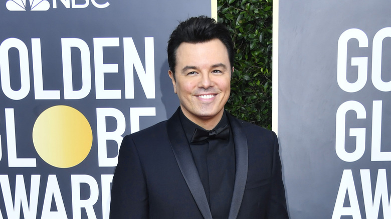 Seth MacFarlane posing at the Golden Globe Awards