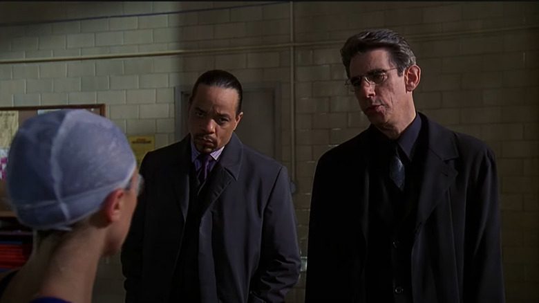 Finn and Munch talk to a suspect