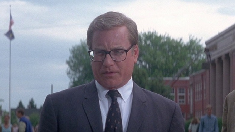 Richard Dreyfuss wearing glasses