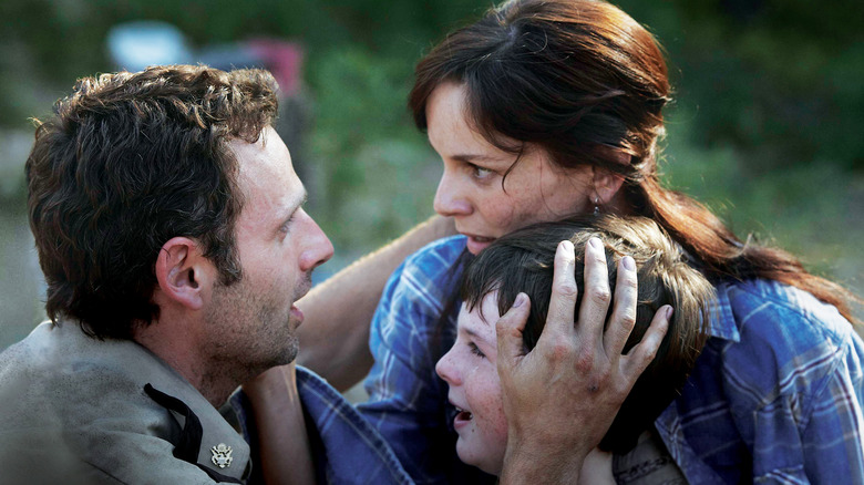 Rick holds crying Carl and Lori to him