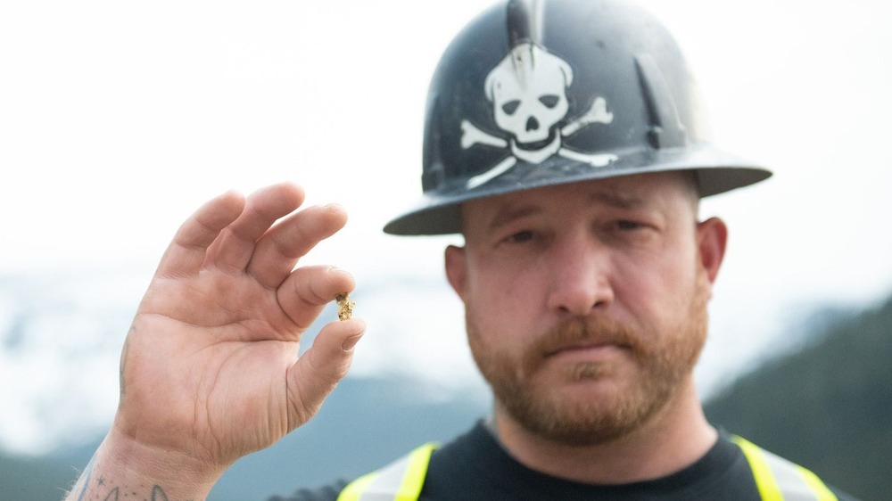 Rick Ness hold gold nugget