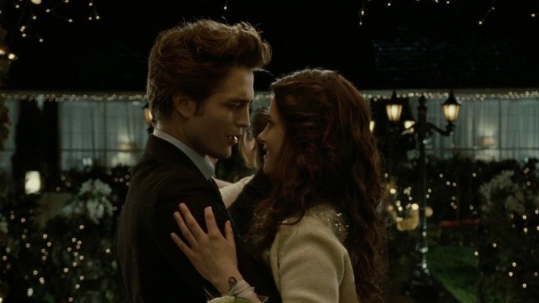 Bella and Edward dance in Twilight