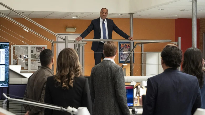 Rocky Carroll as Leon Vance making announcement in NCIS