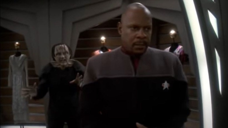 Garak speaks to Sisko