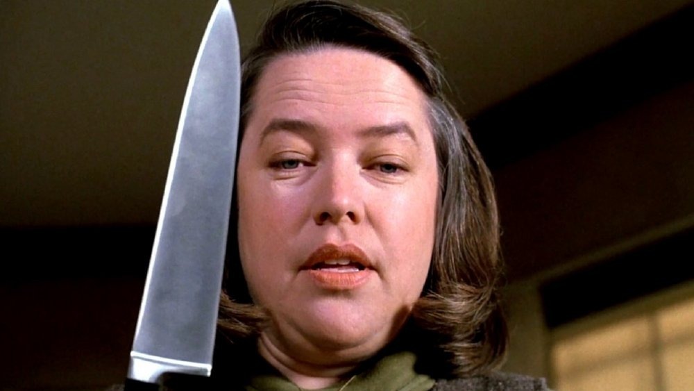 Annie Wilkes holding knife