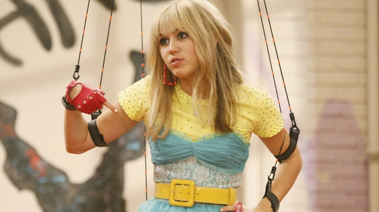 Hannah Montana in dance wires in "Hannah Montana."