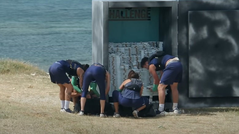 The Challenge contestants emptying safe 