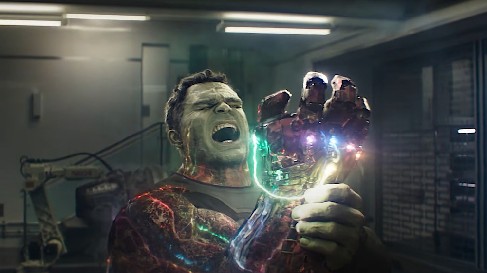 Hulk wears the Infinity Gauntlet