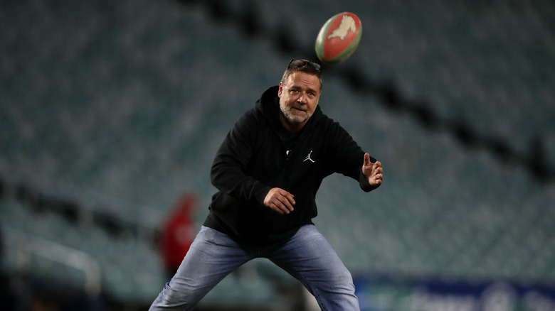 Russell Crowe playing rugby 