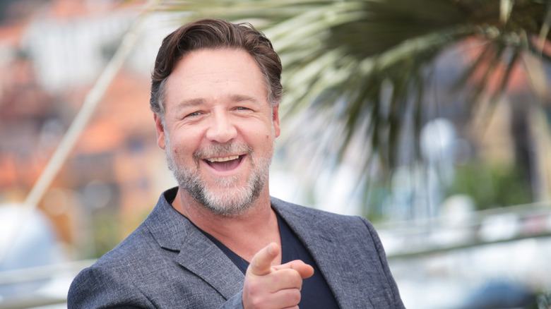 Russell Crowe laughing 