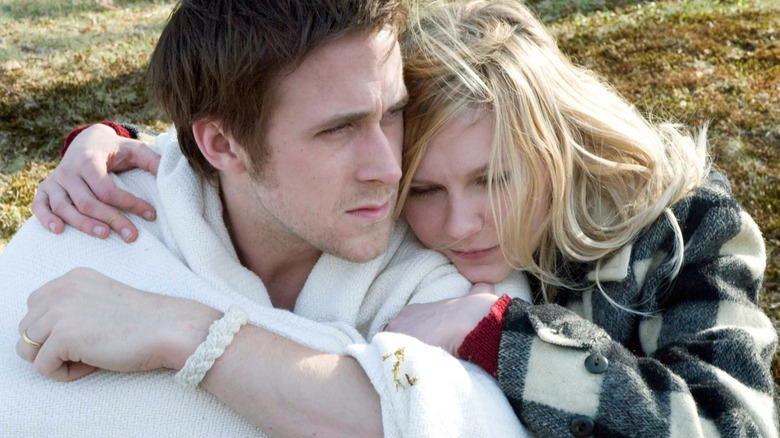 Ryan Gosling, Kirsten Dunst hugging