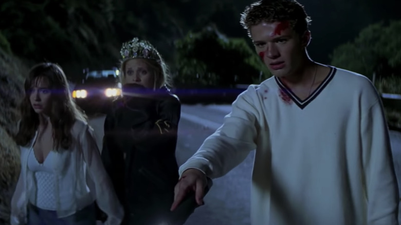 Jennifer Love Hewitt, Sarah Michelle Gellar, Ryan Phillippe in I Know What You Did Last Summer