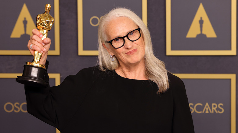 Jane Campion holds Oscar 2022