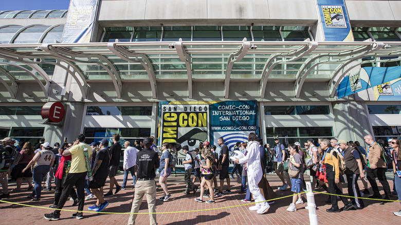 Comic con guests in line