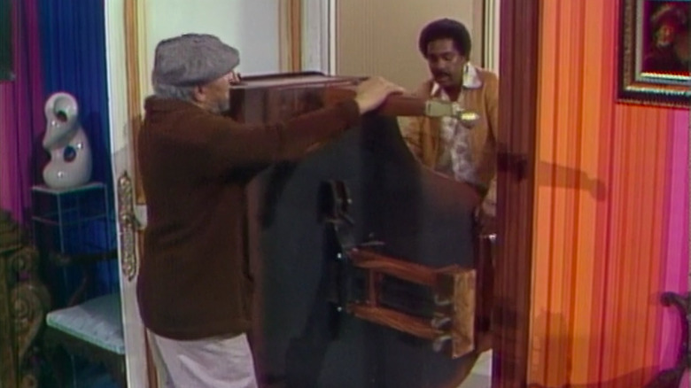 Fred and Lamont attempt to get the piano out a door