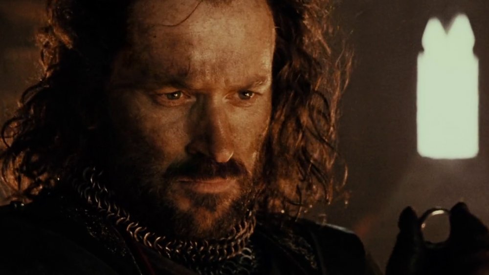 Isildur cuts the Ring from Sauron's hand