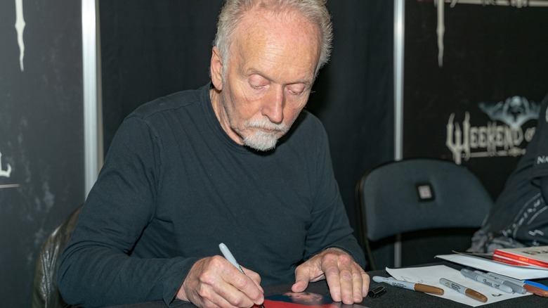 Tobin Bell signing autograph