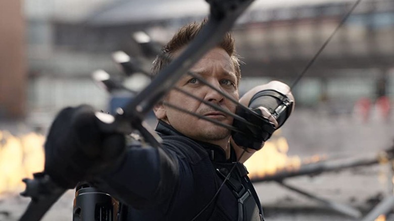 Jeremy Renner Hawkeye three arrows