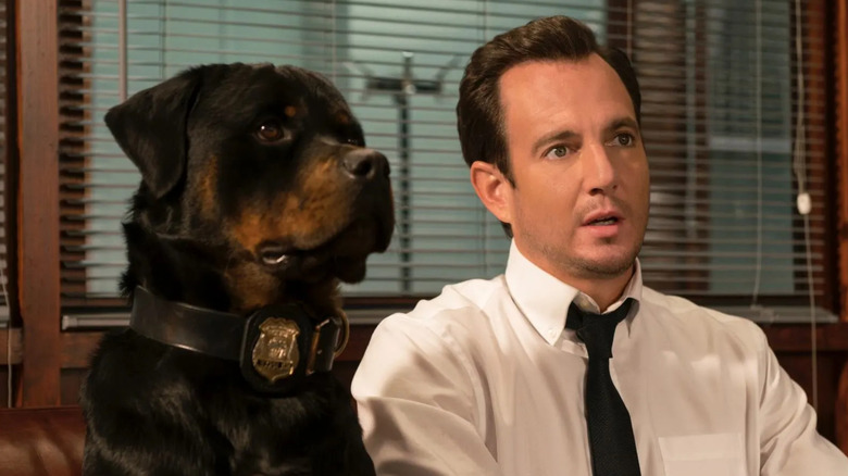 Frank and Max sit in an office in "Show Dogs" (2018)