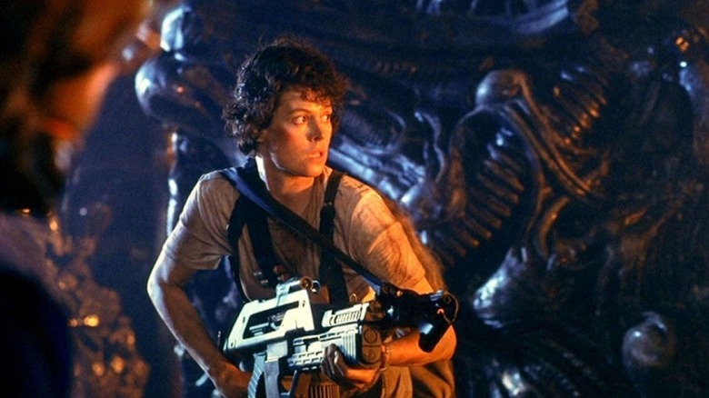 Ripley holding a pulse rifle