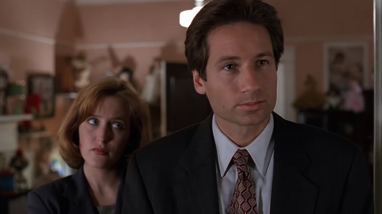 Mulder and Scully confront suspect