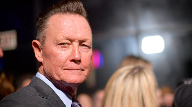 Robert Patrick posing