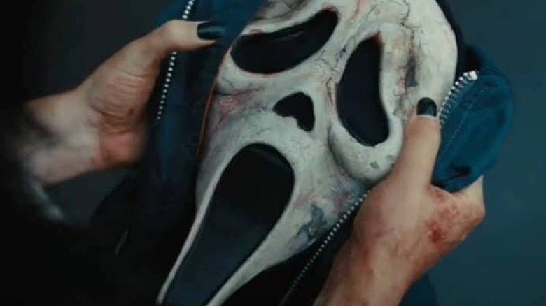 A ghostface mask in Sam's hands in Scream VI