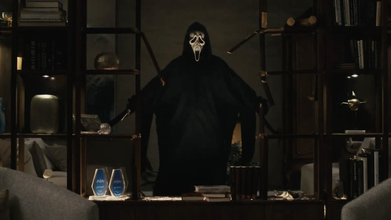 Ghostface holding a knife in Scream 6