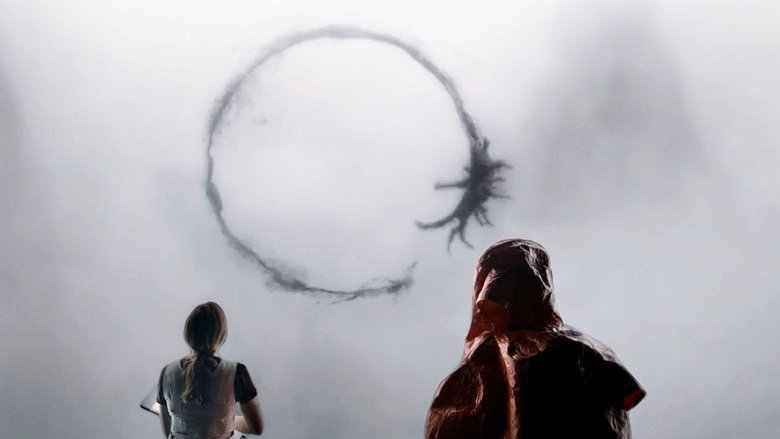 Amy Adams and friends in Arrival