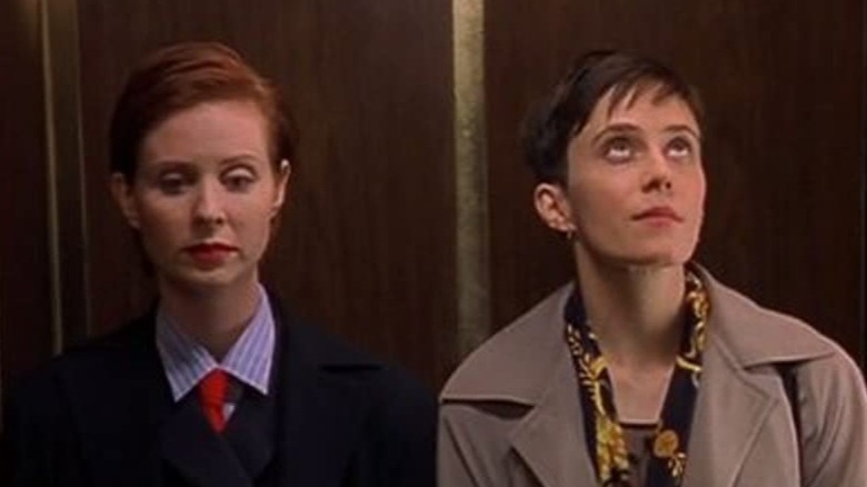 Cynthia Nixon and guest actress standing in elevator