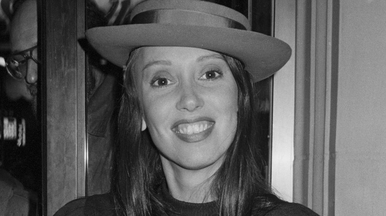 Shelley Duvall smiling wearing hat